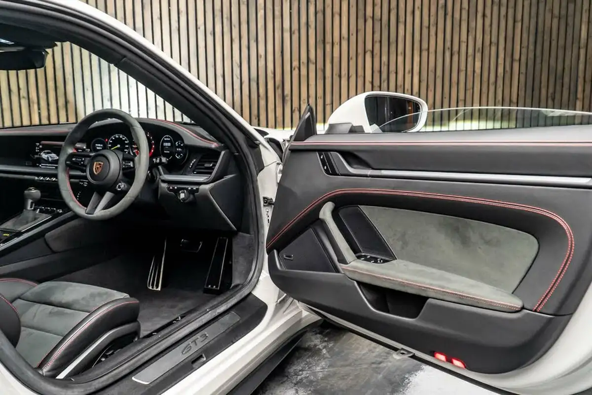 2024-porsche-911-40-gt3-pdk-big-30