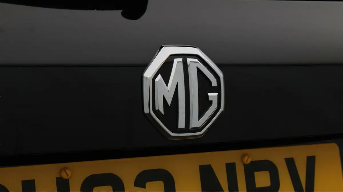 2022-mg-hs-15t-gdi-exclusive-162ps-dct-big-21