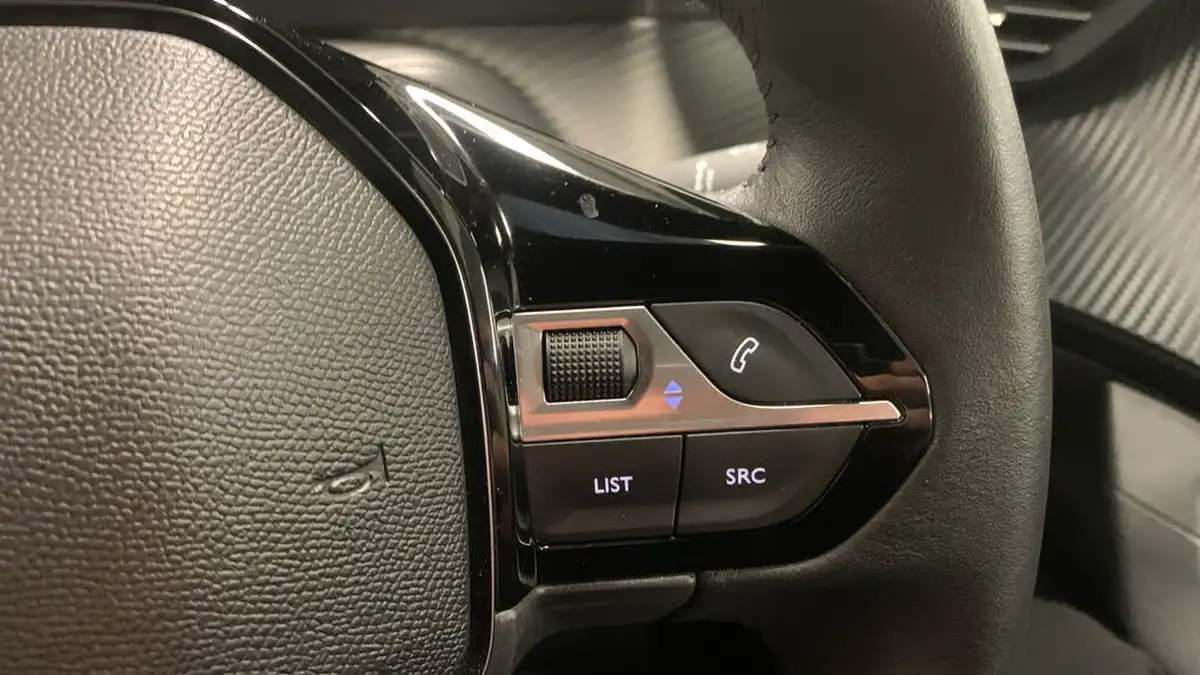 2024-peugeot-2008-suv-e-allure-136ps-50kwh-big-23