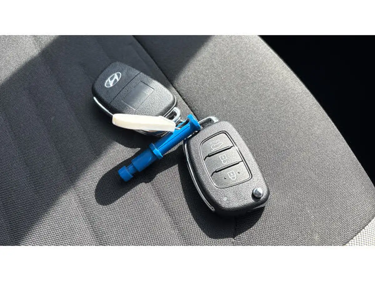 2023-hyundai-i10-12-se-connect-auto-big-19