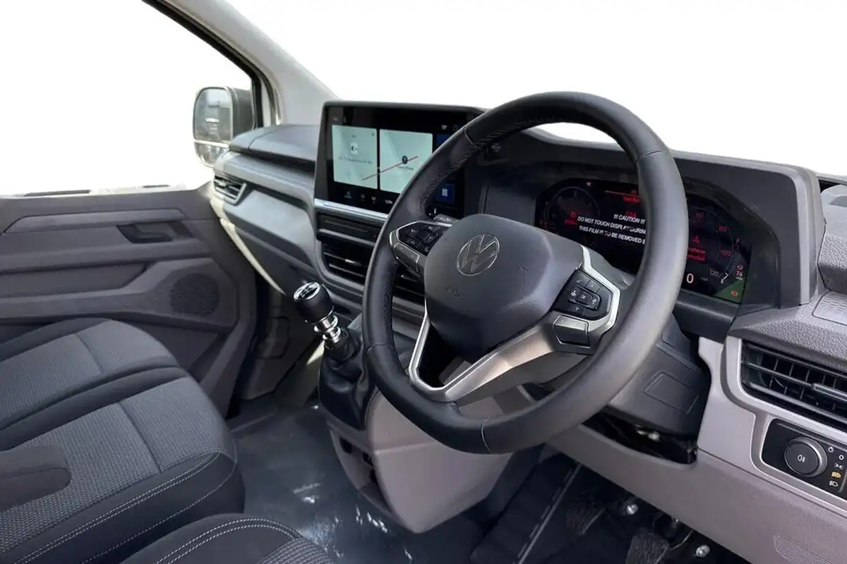 2025-volkswagen-transporter-20tdi-t30-commerce-plus-bmt-swb-150pseu6e-big-12