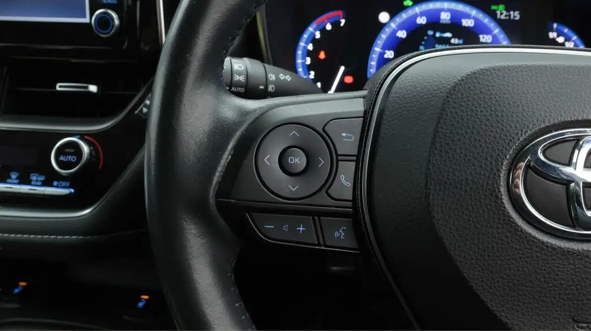 2022-toyota-corolla-18-vvt-i-icon-120bhp-trk-hatchback-5d-big-23