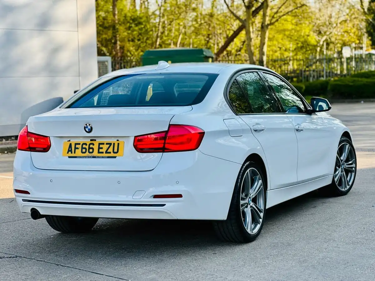 2016-bmw-3-series-15-318i-sport-saloon-4d-big-35