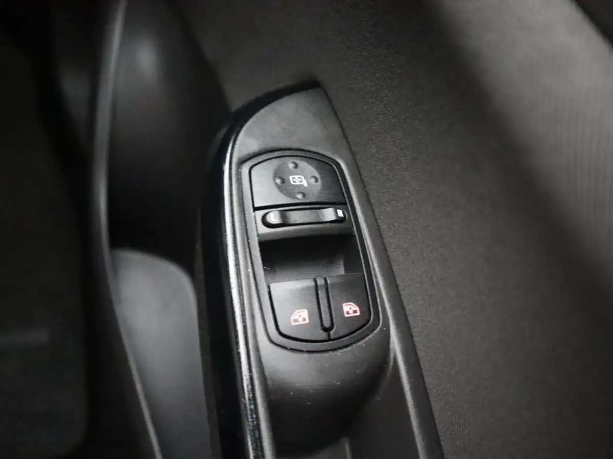 2019-vauxhall-corsa-14i-se-nav-90ps-ecotec-5d-big-36