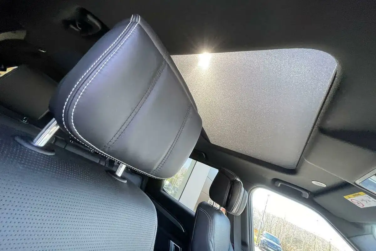 2024-land-rover-discovery-30-d350-dynamic-hse-big-36