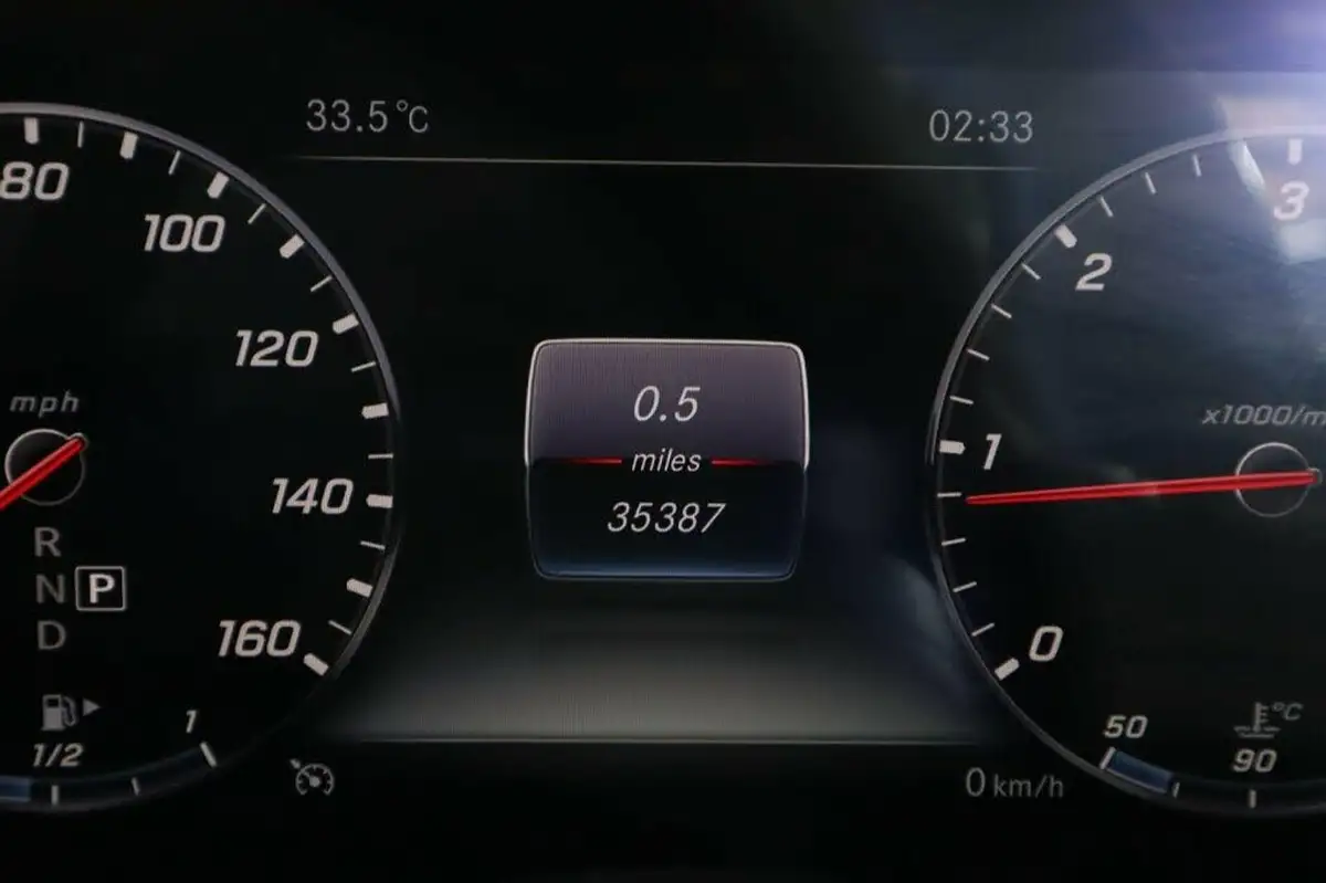 2019-mercedes-benz-e-class-20d-e220d-amg-line-edition-saloon-4d-big-47