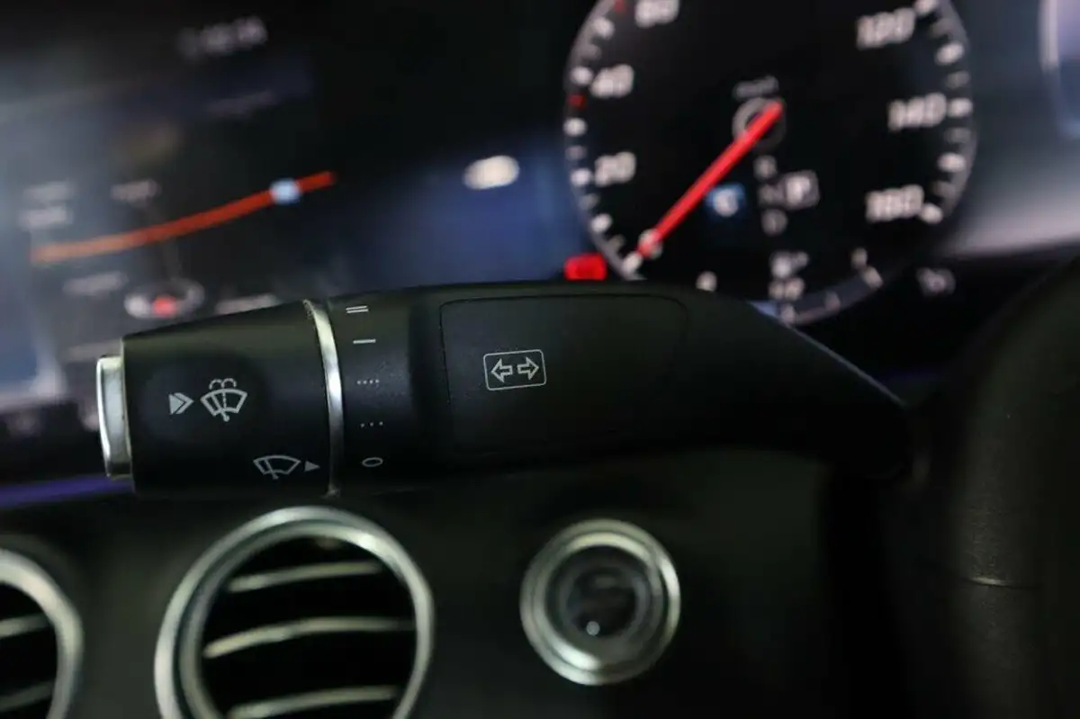 2019-mercedes-benz-e-class-20d-e220d-amg-line-edition-saloon-4d-big-19