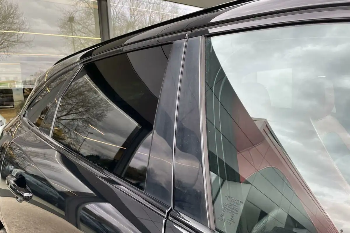 2018-jaguar-f-pace-30td-s-awd-big-25