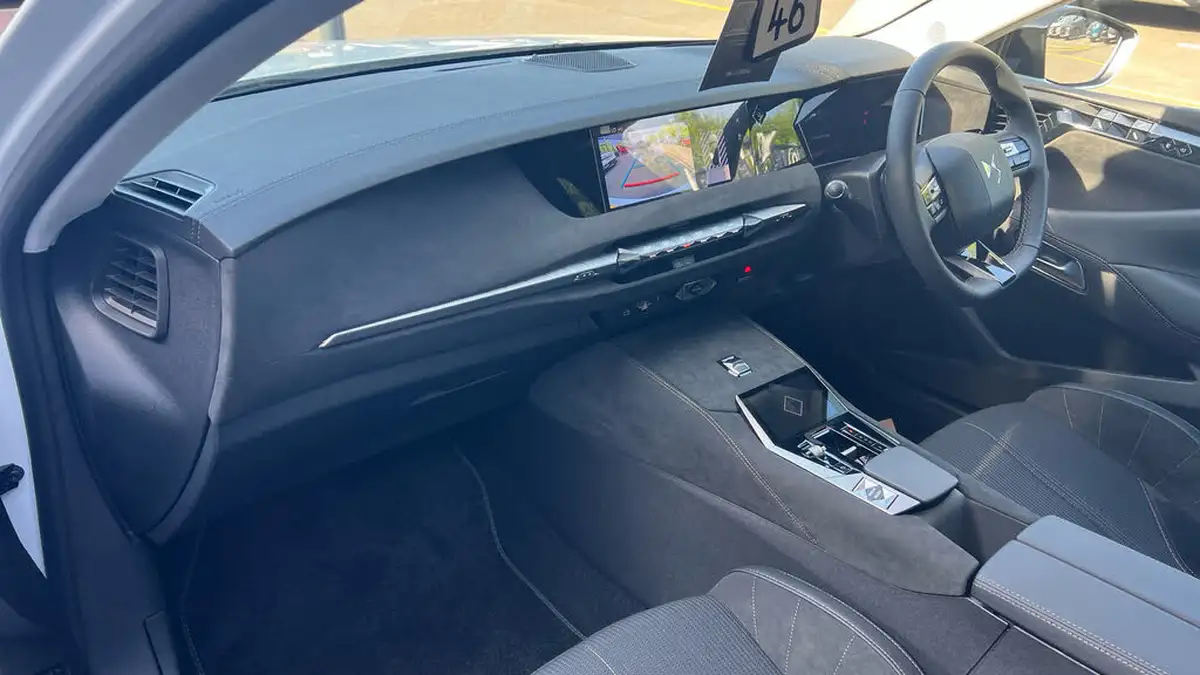 2024-ds-ds-4-e-tense-performance-line-nav-big-11