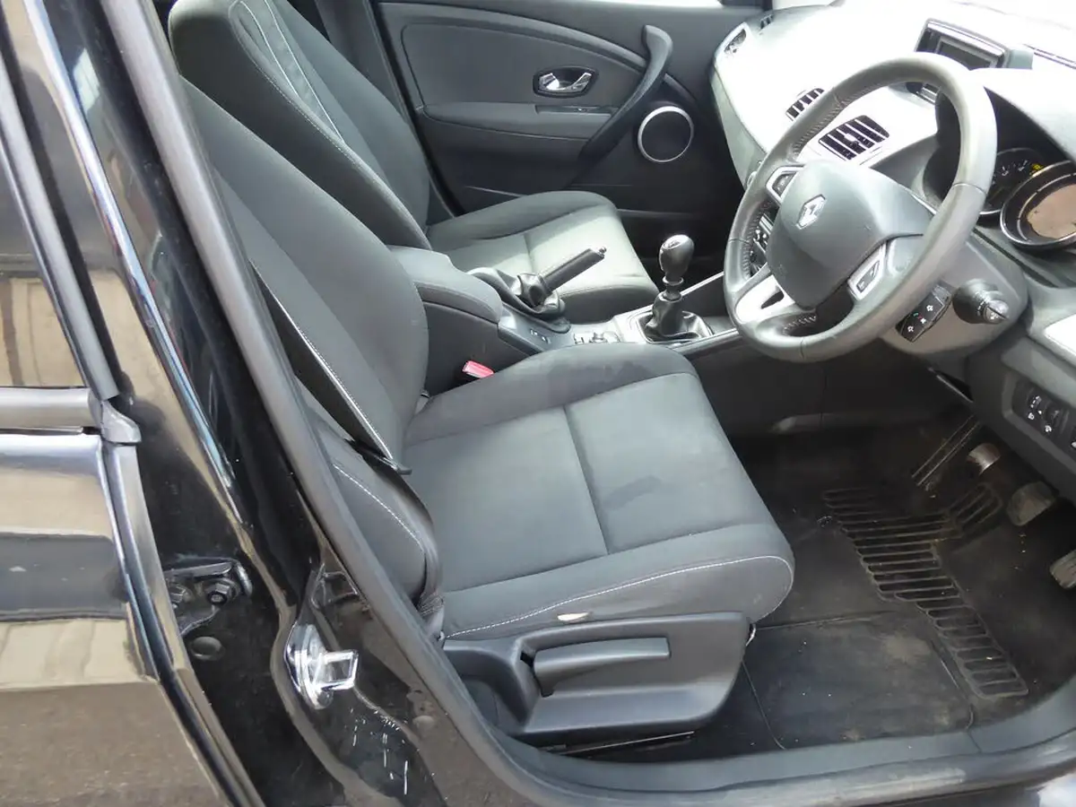2012-renault-megane-15dci-dynamique-tom-tom-hatchback-5d-big-12