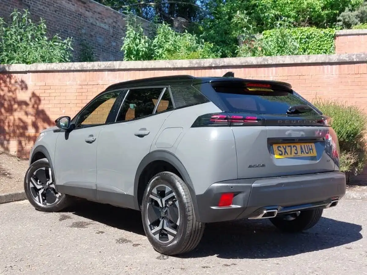2023-peugeot-2008-suv-big-1