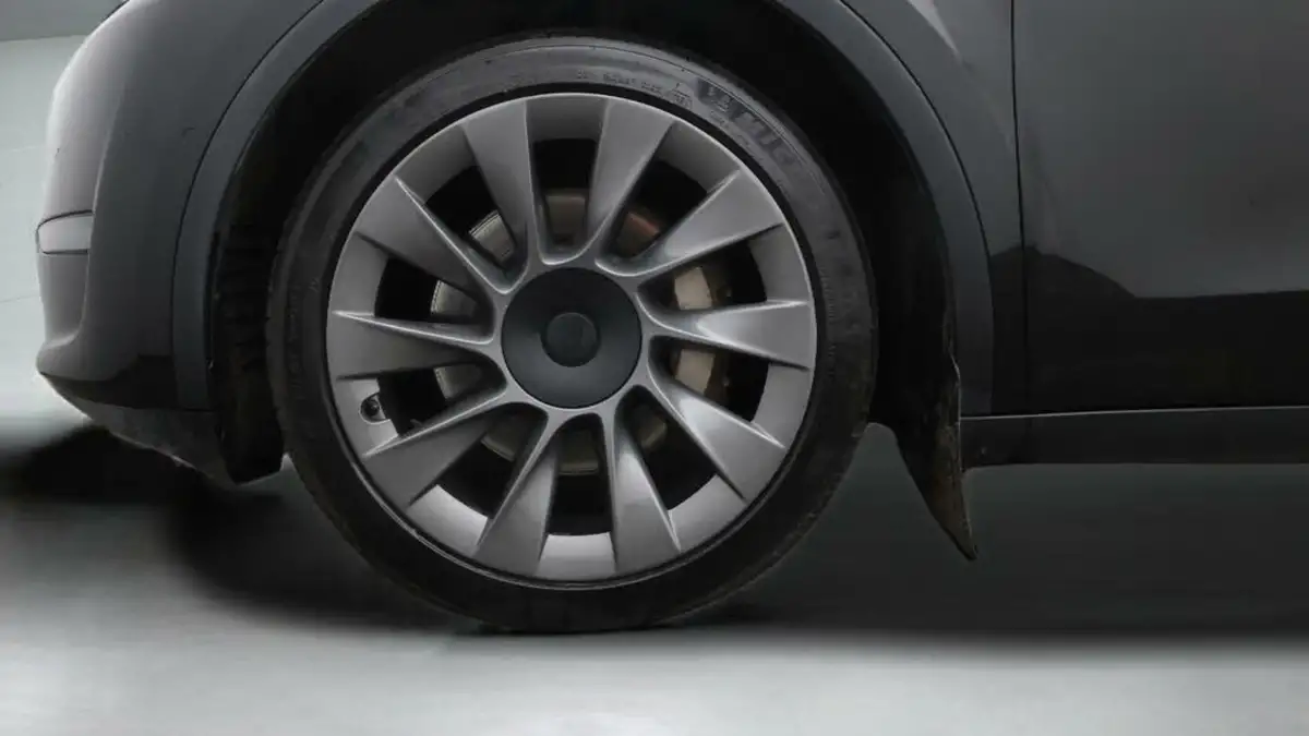 2022-tesla-model-y-e-long-range-big-18