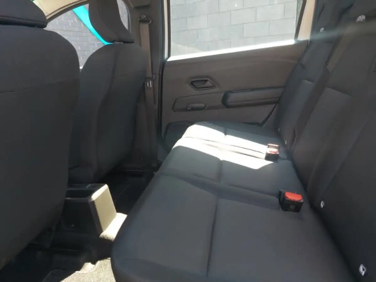 2023-dacia-jogger-10-tce-essential-big-5