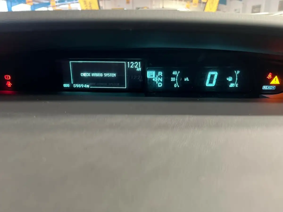 2011-toyota-prius-big-25