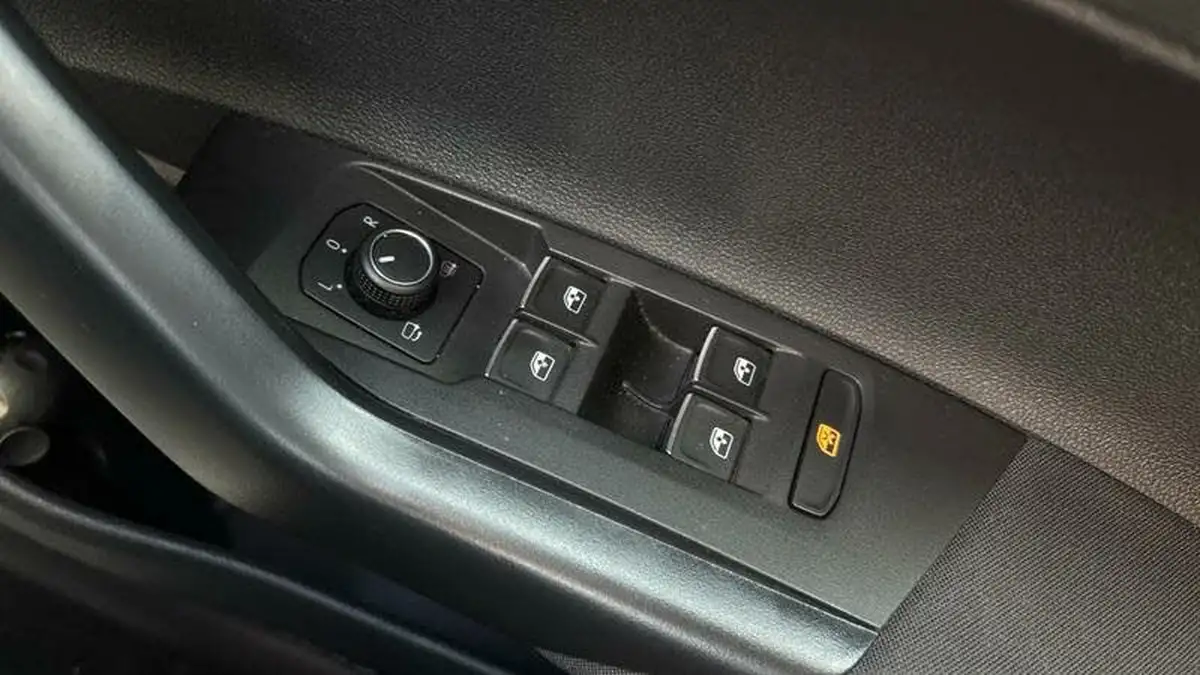 2021-volkswagen-polo-10-tsi-active-big-21
