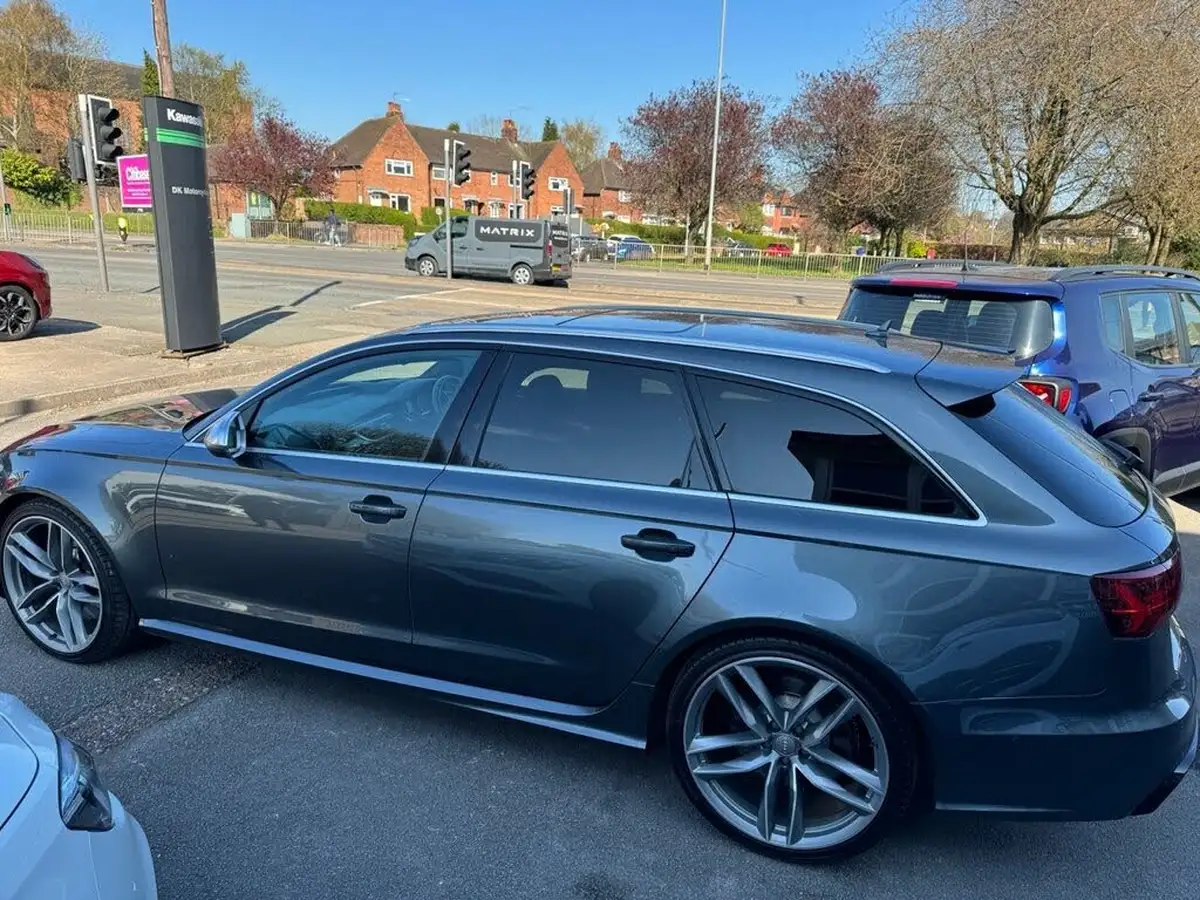 2015-audi-rs6-avant-40-quattro-big-5