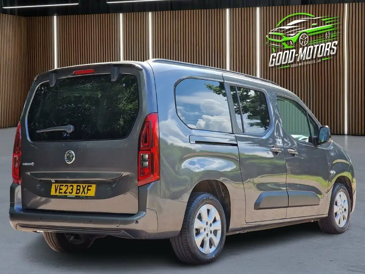 2023-vauxhall-combo-life-e-design-xl-big-12