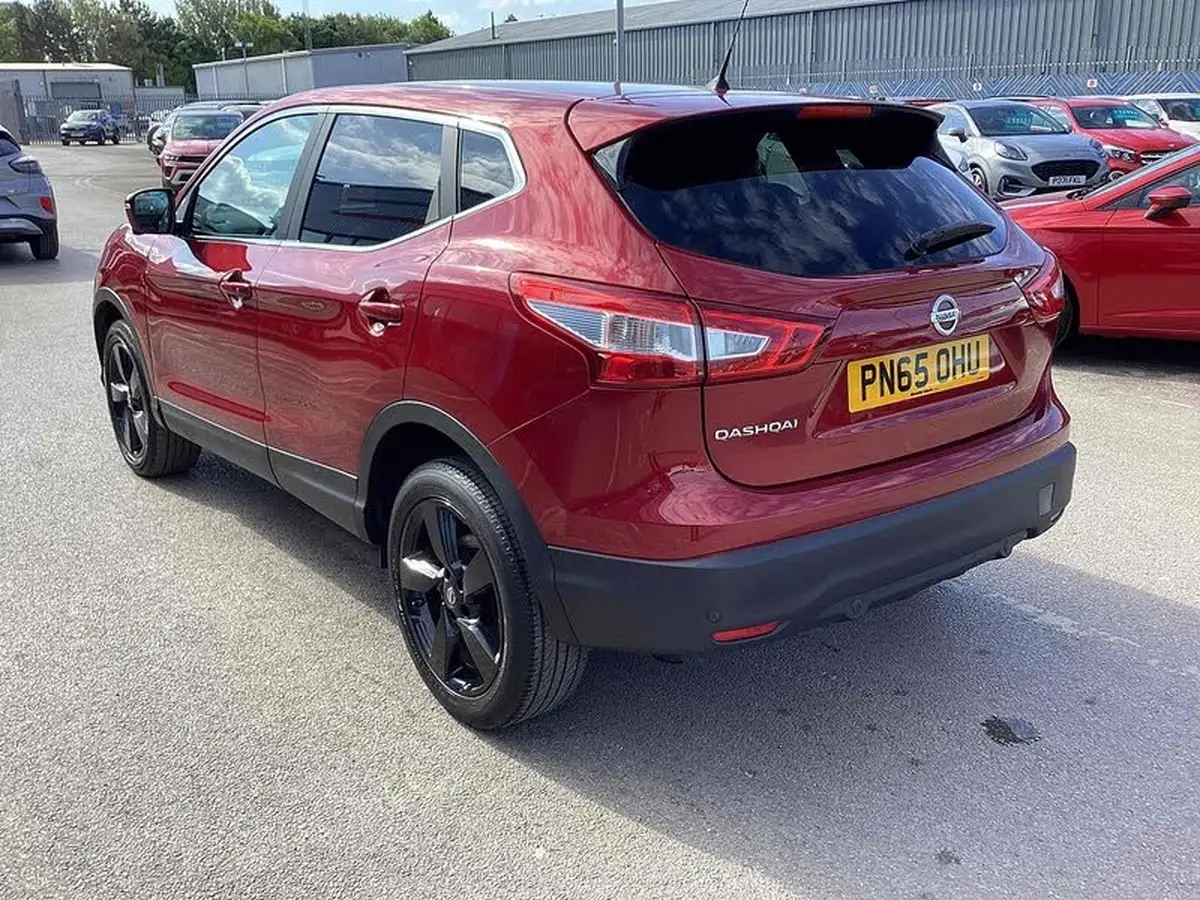 2015-nissan-qashqai-12-n-tec-big-1