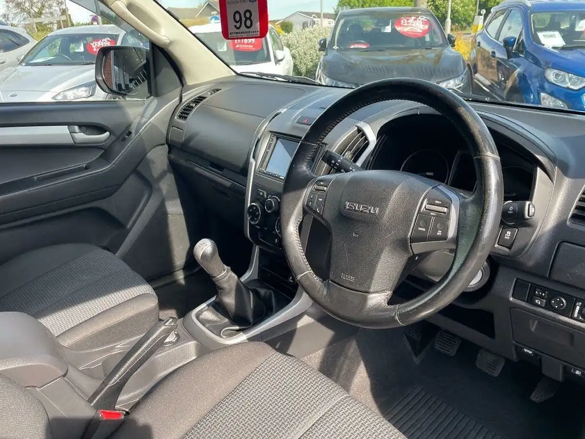 2013-isuzu-d-max-25td-yukon-big-17