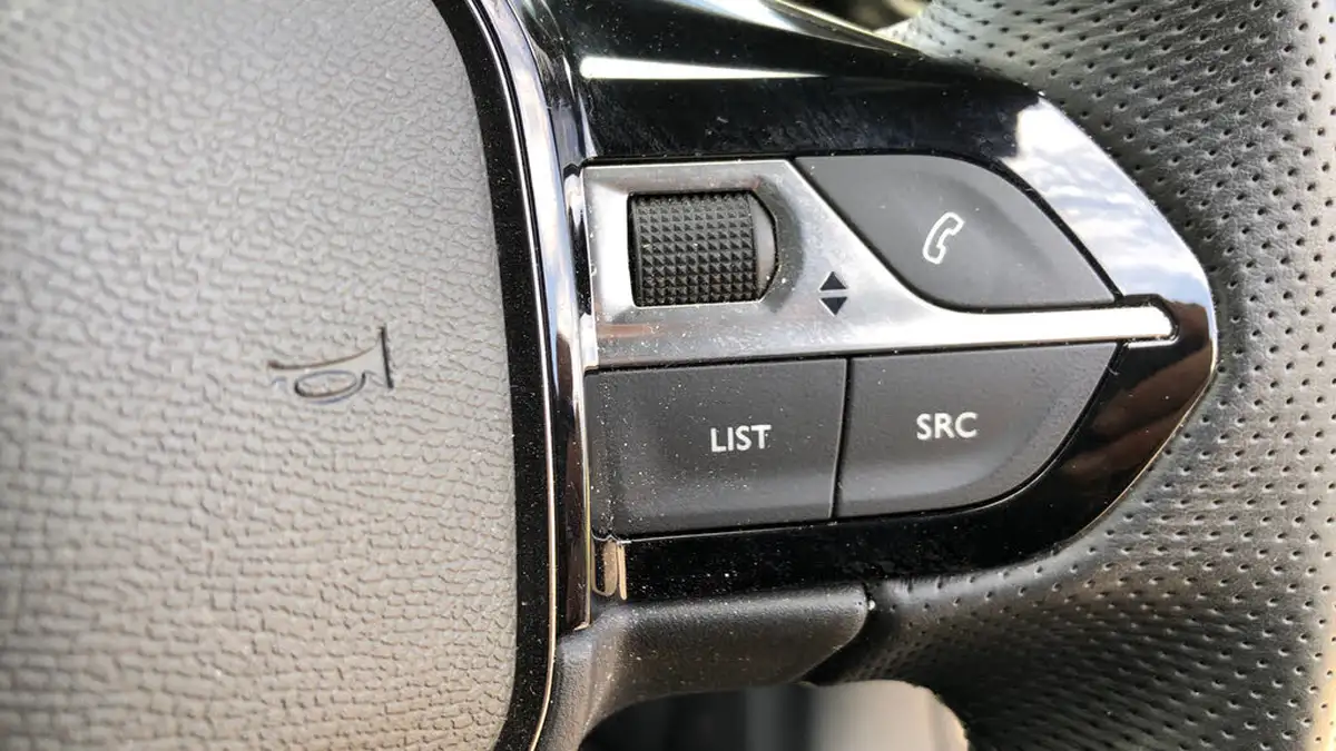 2022-peugeot-2008-suv-12-puretech-gt-big-23