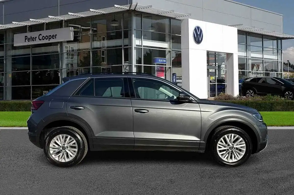 2023-volkswagen-t-roc-15-tsi-life-dsg-big-3