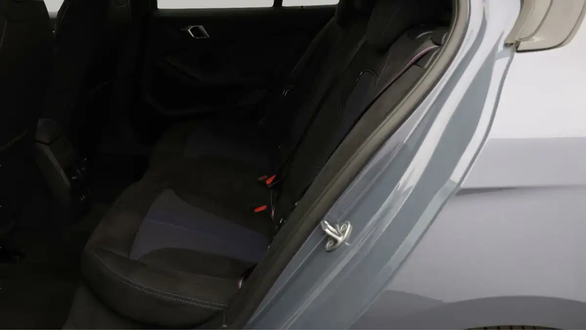 2022-bmw-1-series-20-m135i-xdrive-big-15