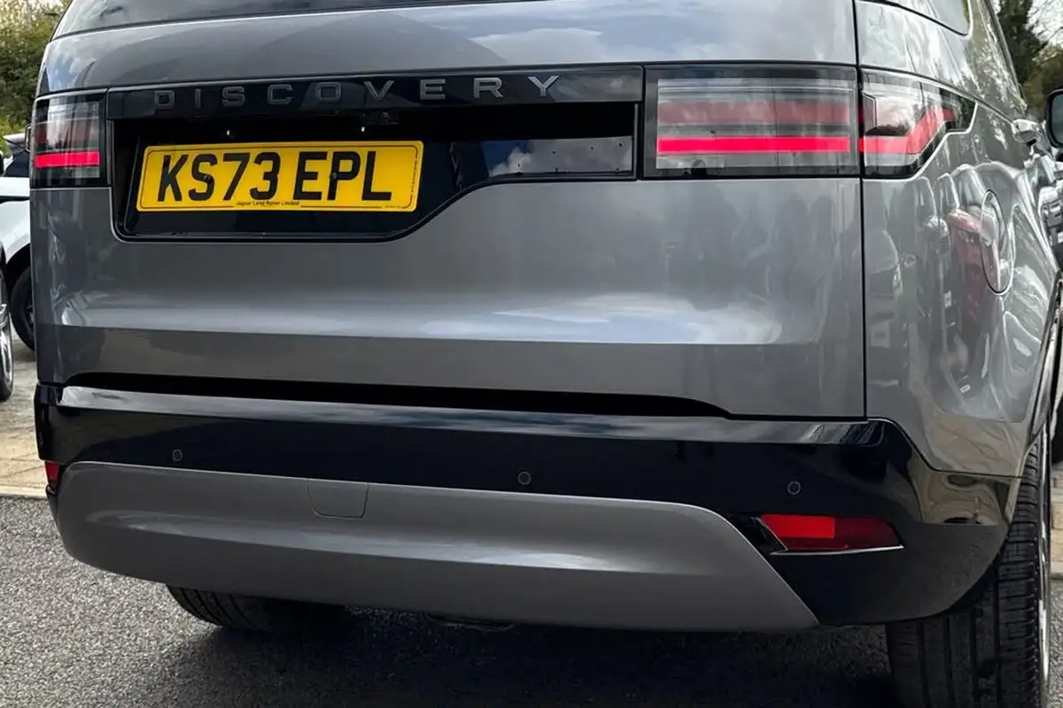 2023-land-rover-discovery-30-d300-dynamic-hse-big-31