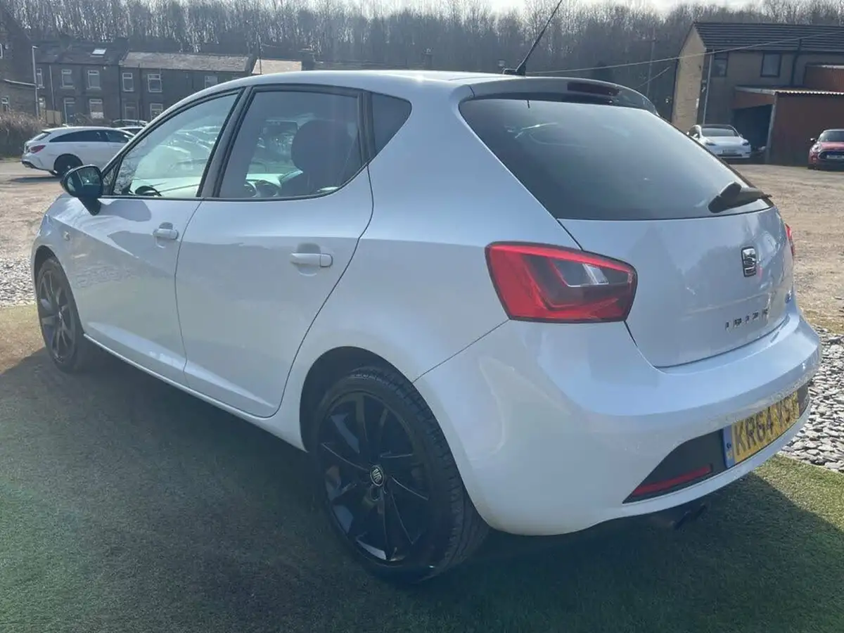 2014-seat-ibiza-12-fr-black-hatchback-5d-big-15