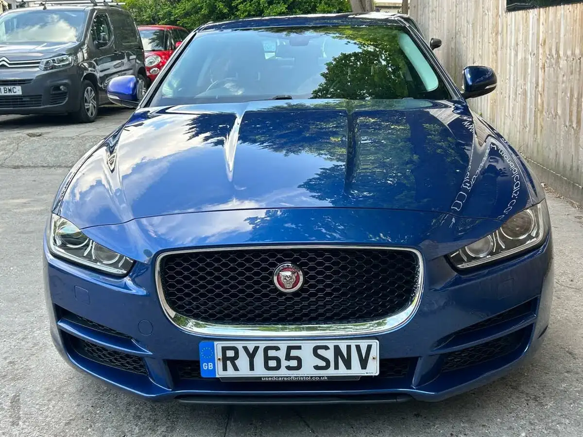 2015-jaguar-xe-20td-portfolio-180ps-auto-big-8