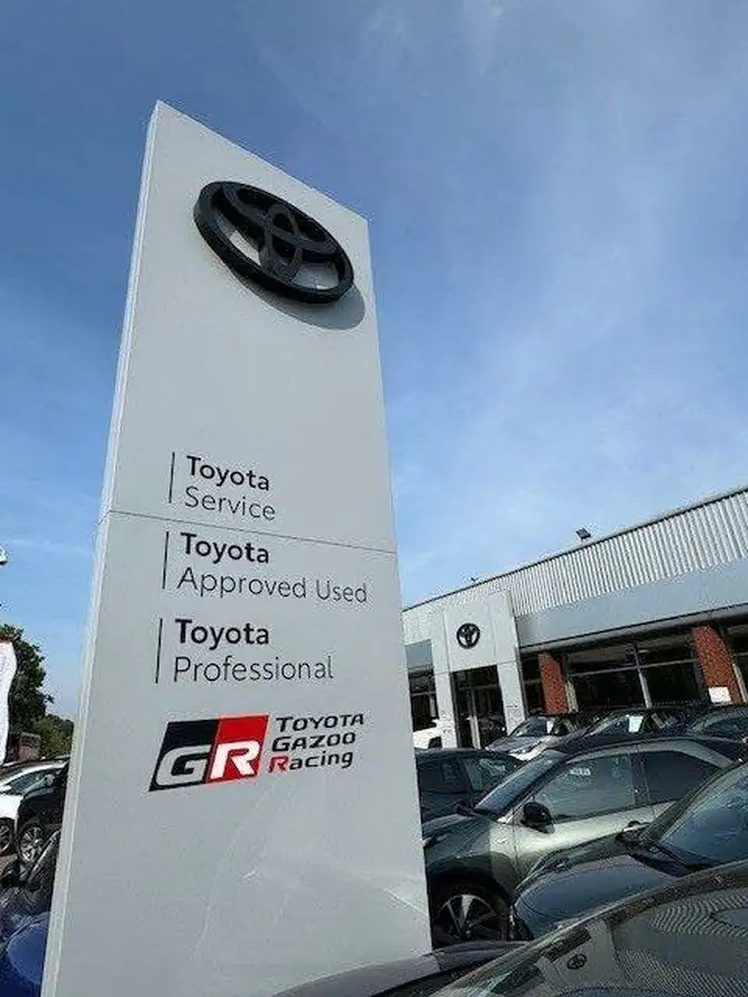 2019-toyota-yaris-15-vvt-i-icon-tech-111bhp-1496cc-cvt-big-8