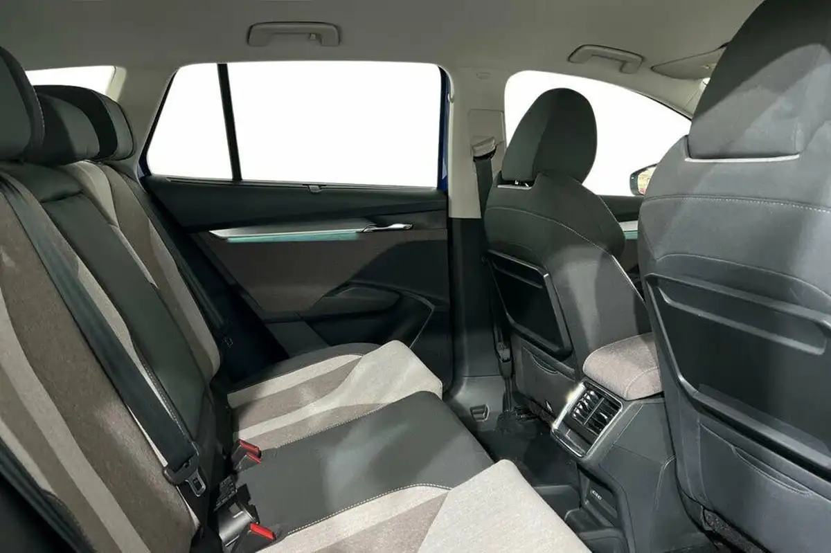 2022-skoda-enyaq-e-60-big-9