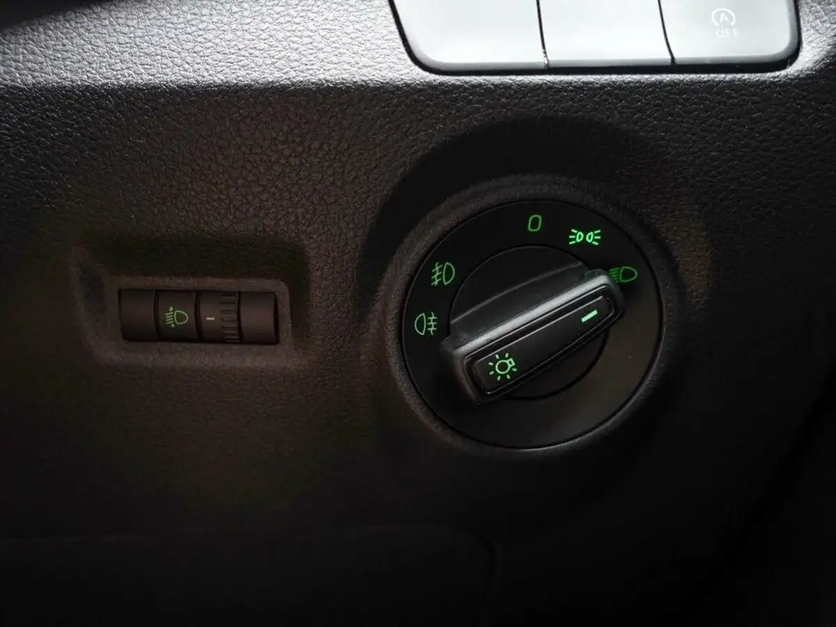 2021-skoda-fabia-10-mpi-se-big-28