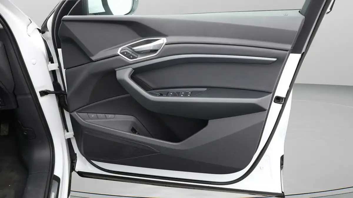 2020-audi-e-tron-50e-technik-big-14