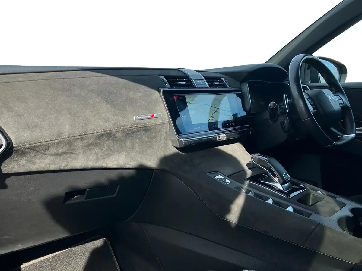 2019-ds-ds-7-crossback-16-puretech-performance-line-180ps-big-5