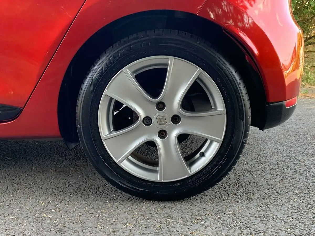 2014-renault-clio-12-dynamique-big-8