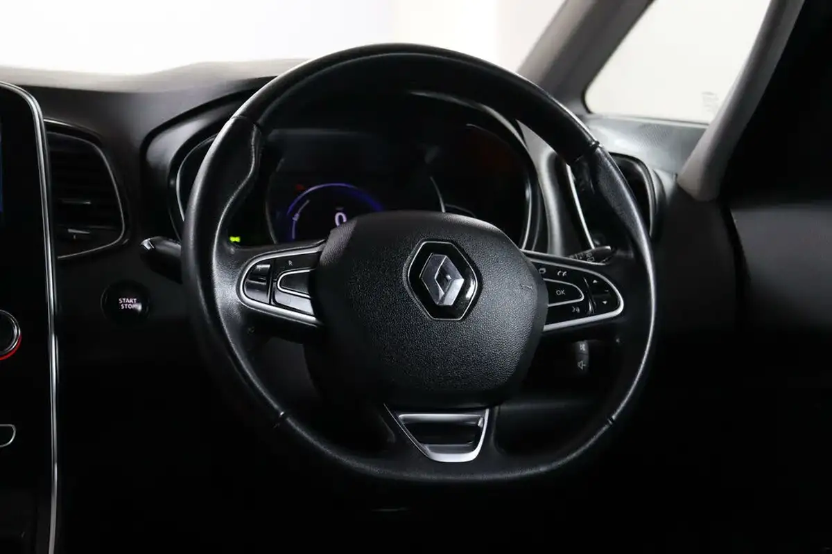 2018-renault-grand-scenic-13-tce-iconic-big-46