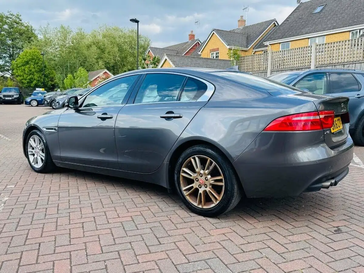 2016-jaguar-xe-20d-prestige-180ps-auto-big-6
