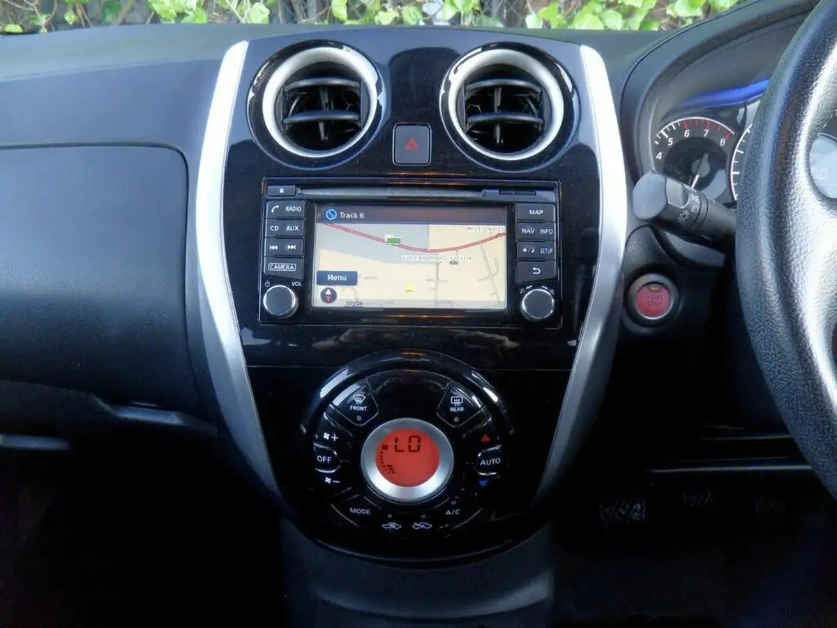 2015-nissan-note-12-tekna-big-56