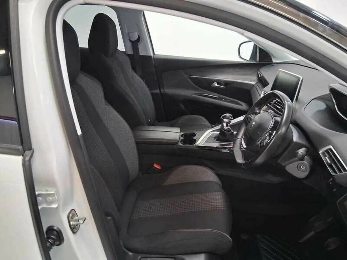 2017-peugeot-3008-suv-12-puretech-active-big-10