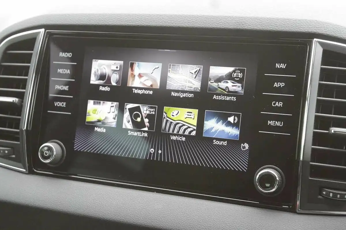 2023-skoda-karoq-15-tsi-se-l-dsg-big-17