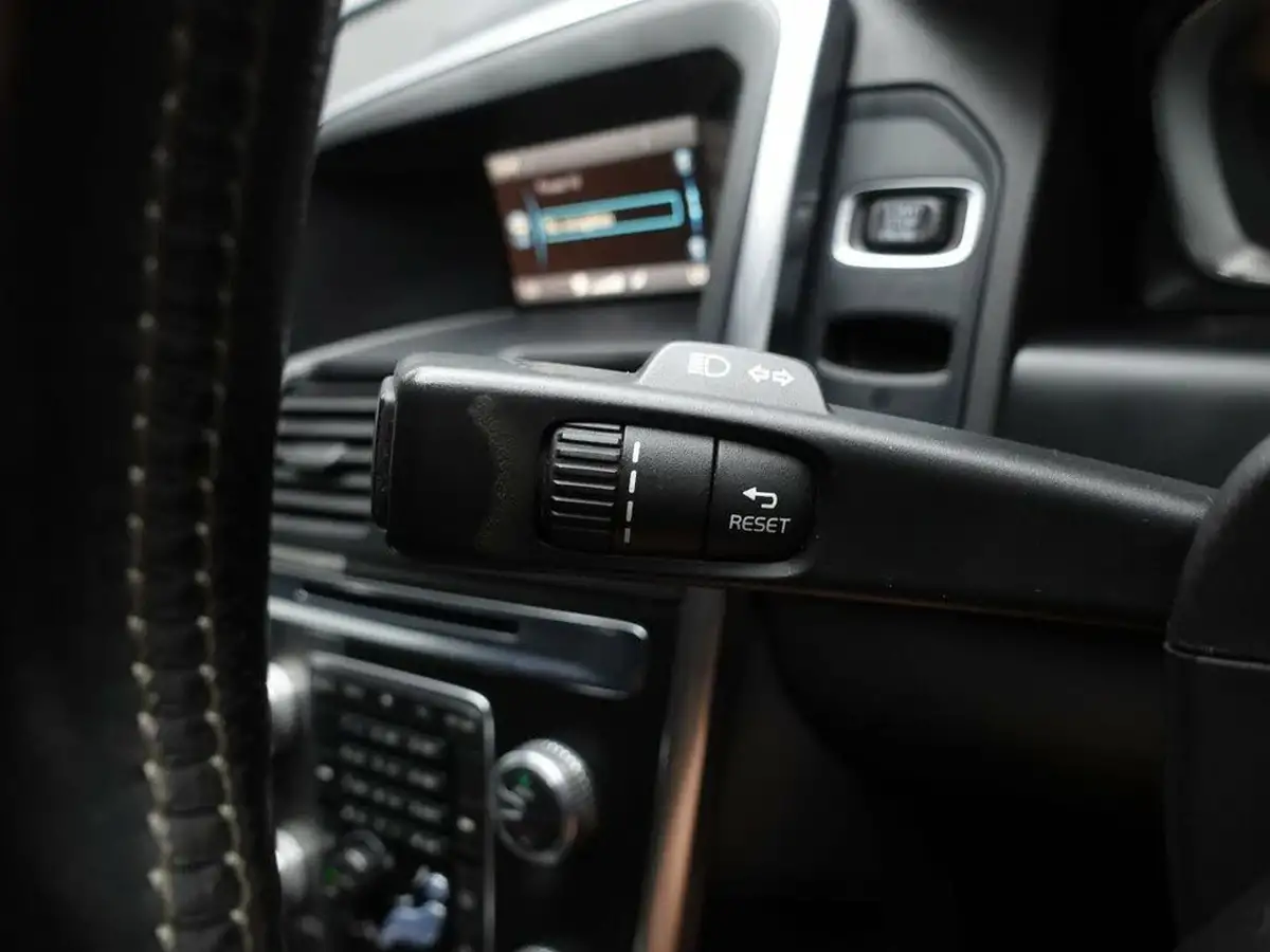 2014-volvo-xc60-20td-d4-r-design-181bhp-ss-1969cc-big-29