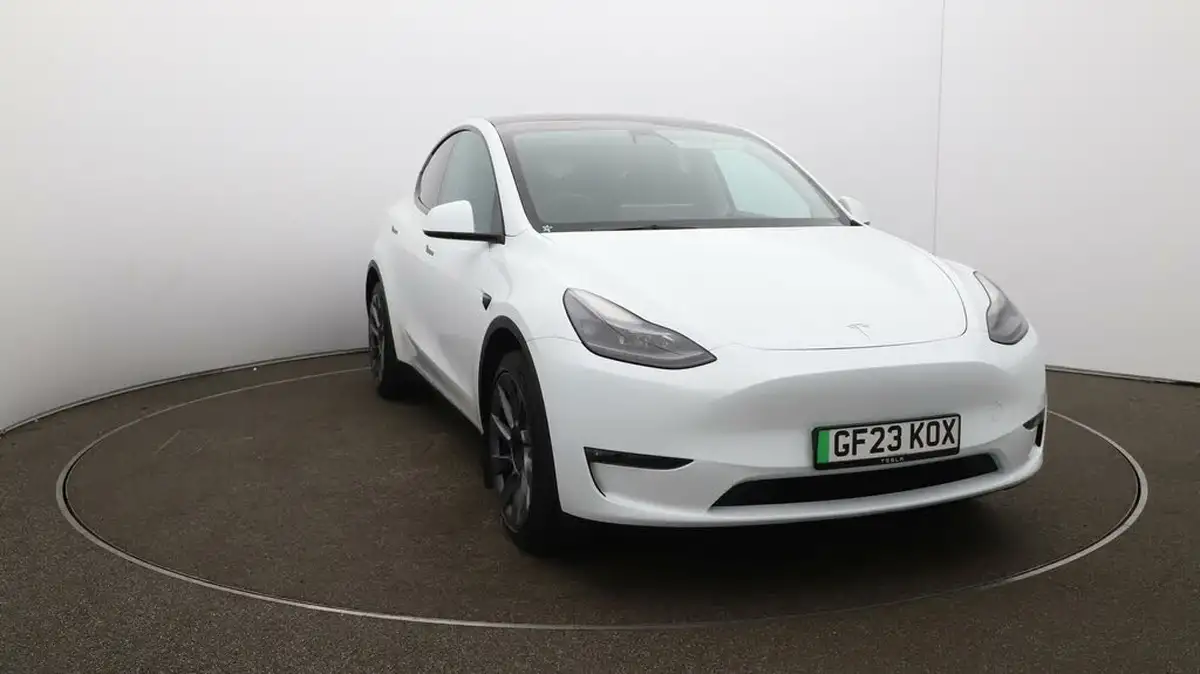 2023-tesla-model-y-e-long-range-big-39