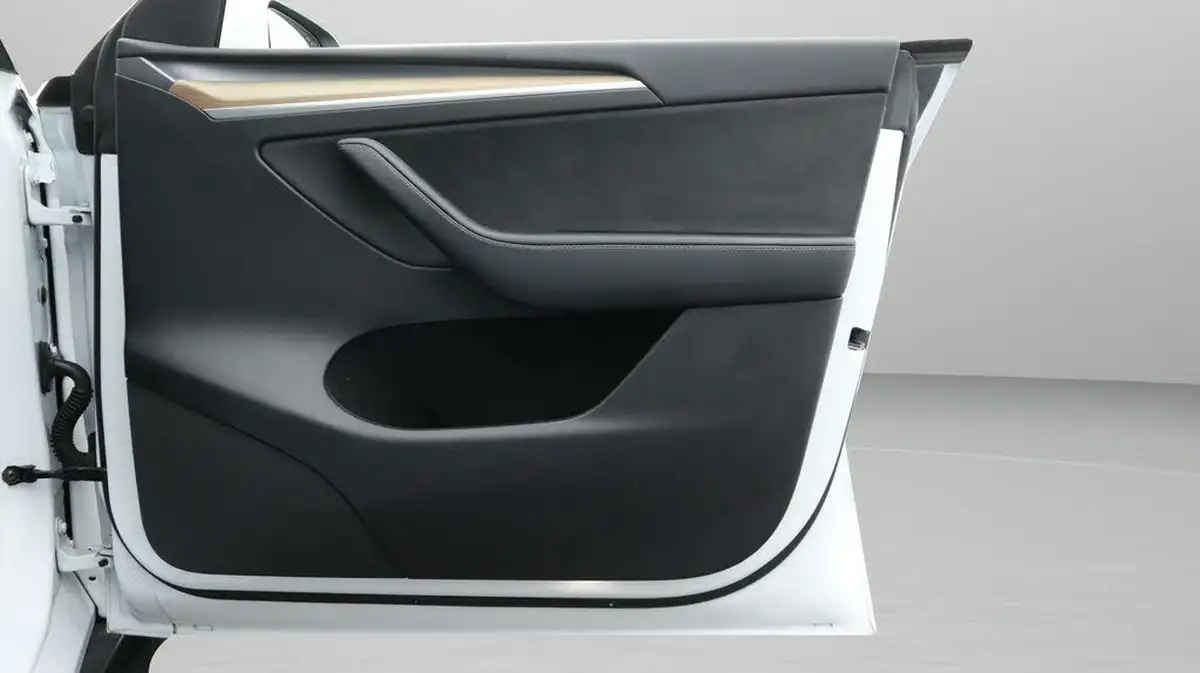 2023-tesla-model-y-e-long-range-big-15