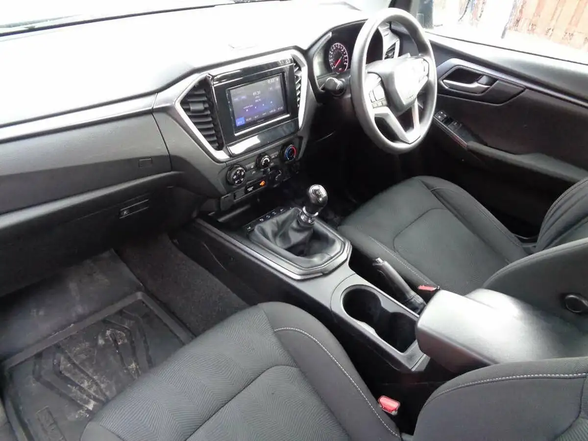 2022-isuzu-d-max-19td-dl20-extended-pick-up-big-2