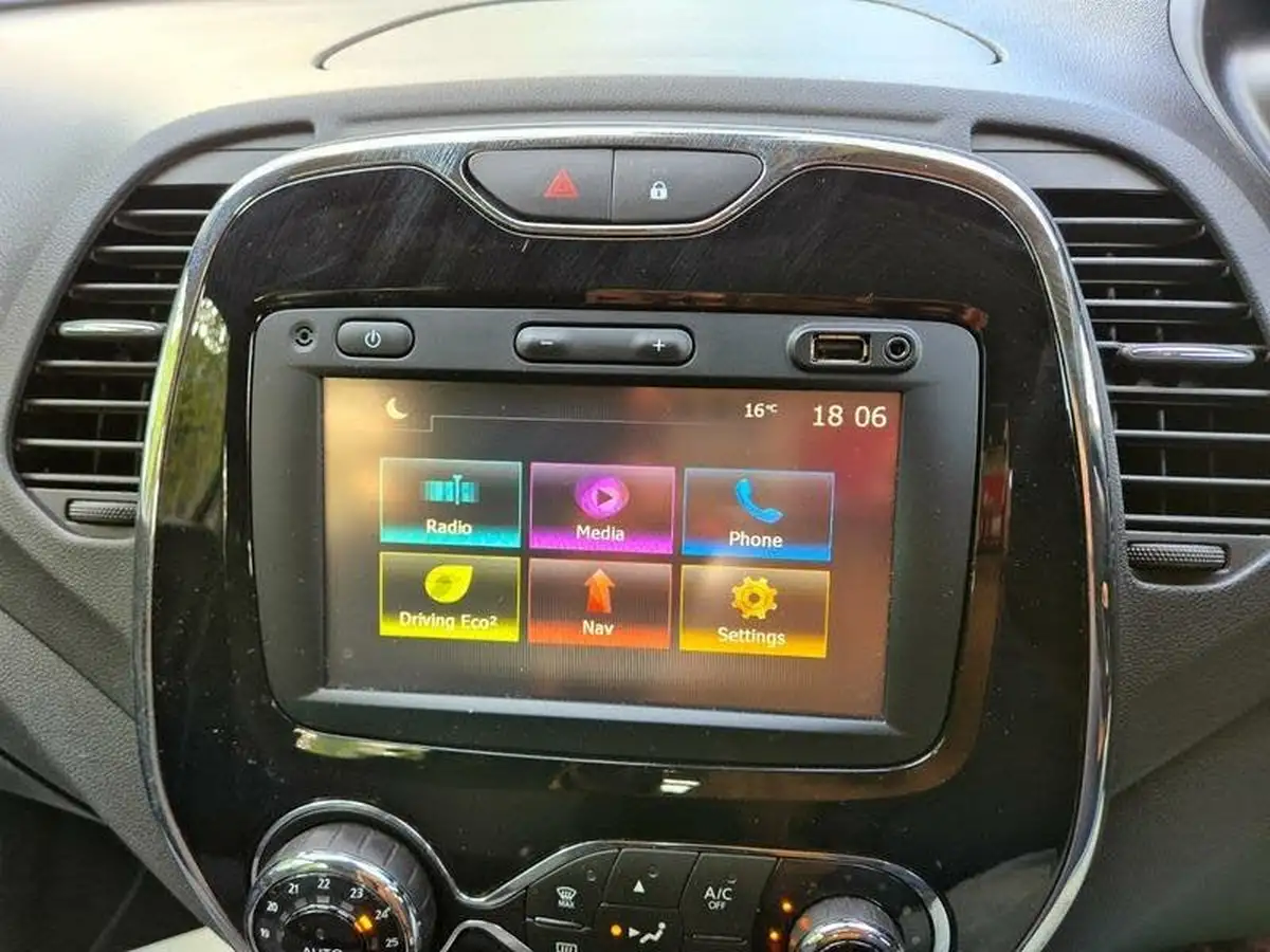 2016-renault-captur-09-dynamique-nav-big-18