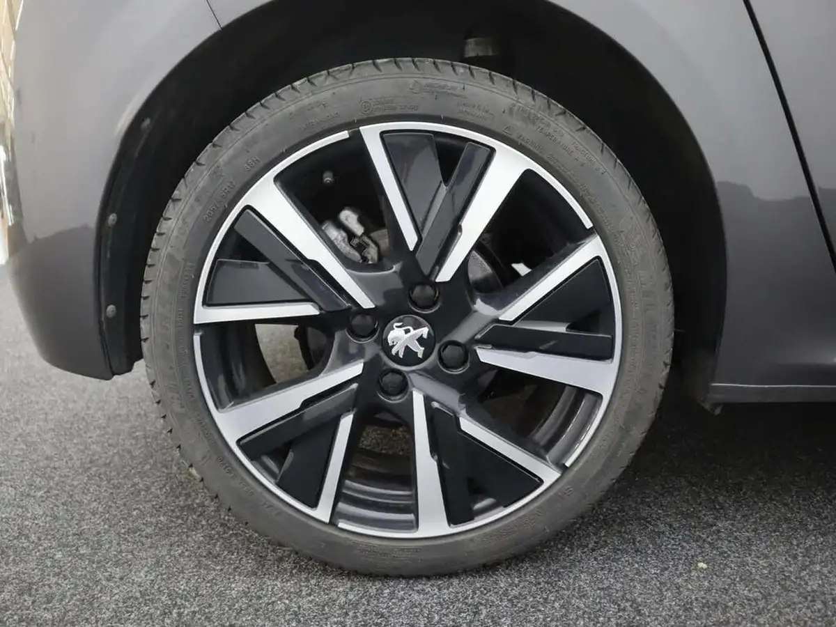 2020-peugeot-208-12-puretech-allure-100bhp-big-6