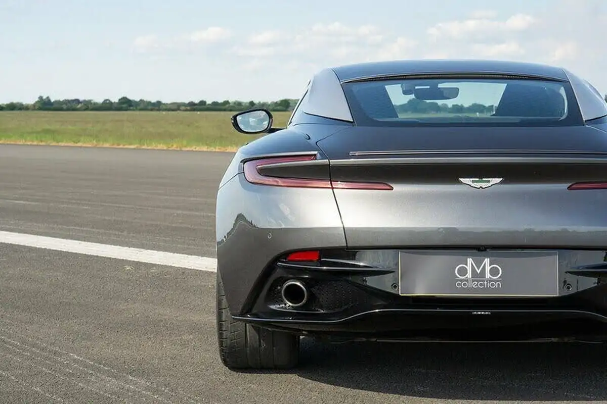 2017-aston-martin-db11-52-v12-launch-edition-big-10