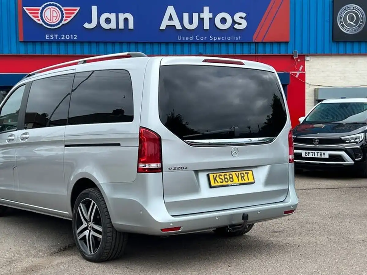 2018-mercedes-benz-v-class-21d-v220d-sport-big-34