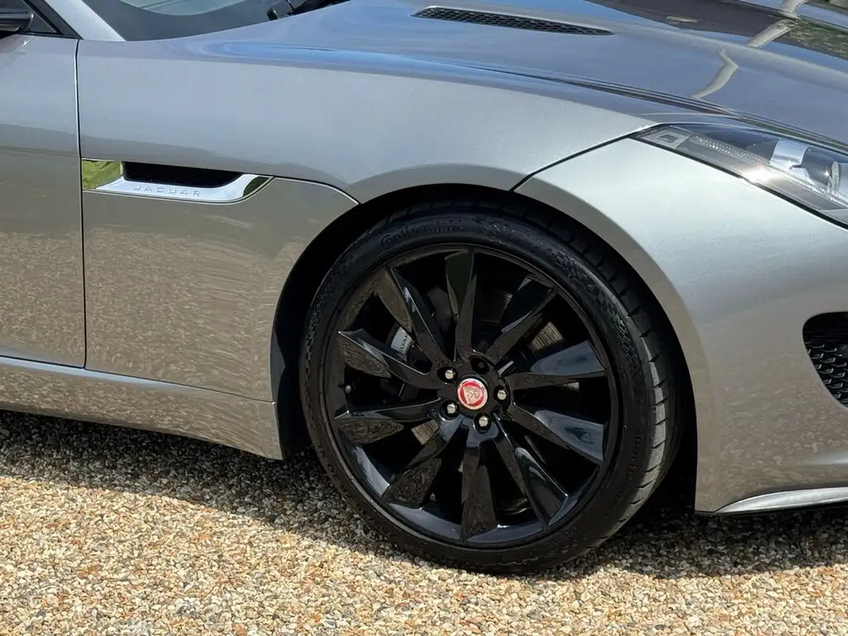 2013-jaguar-f-type-30-big-31