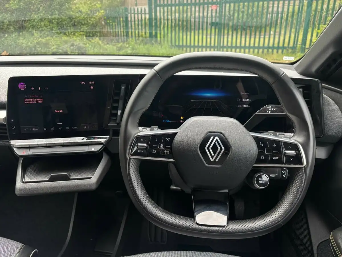 2024-renault-megane-e-tech-e-techno-big-16